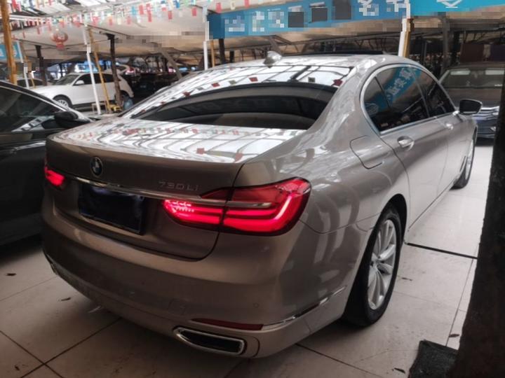 7 Series 2017 730Li Leading photo 4