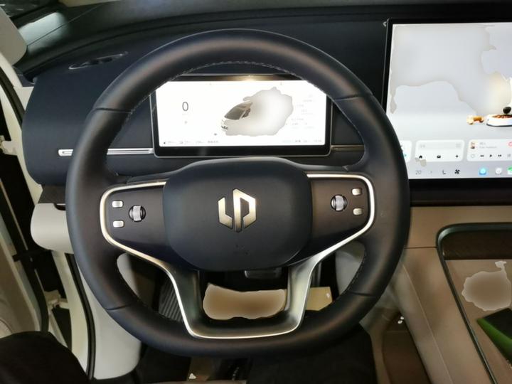 Leapmotor D99 2026 EREV 480 Flagship photo 2