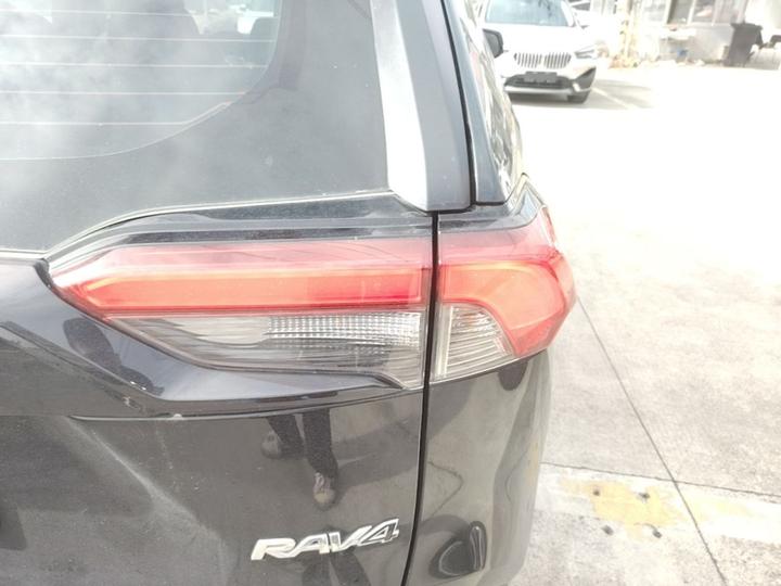 RAV4 2021 2.0L CVT RWD photo 7