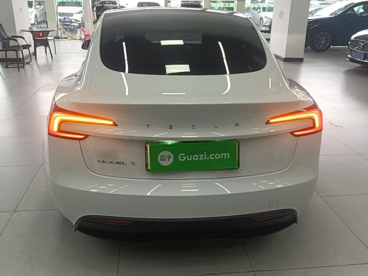 Model 3 2023 RWD photo 5