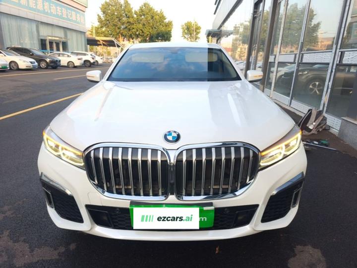 7 Series 2016 730Li Leading photo 2