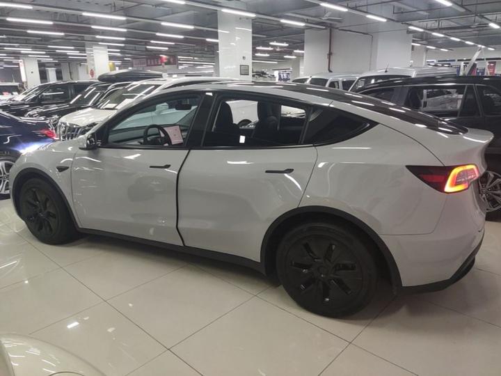 Model Y 2021 Standard Range RWD photo 4