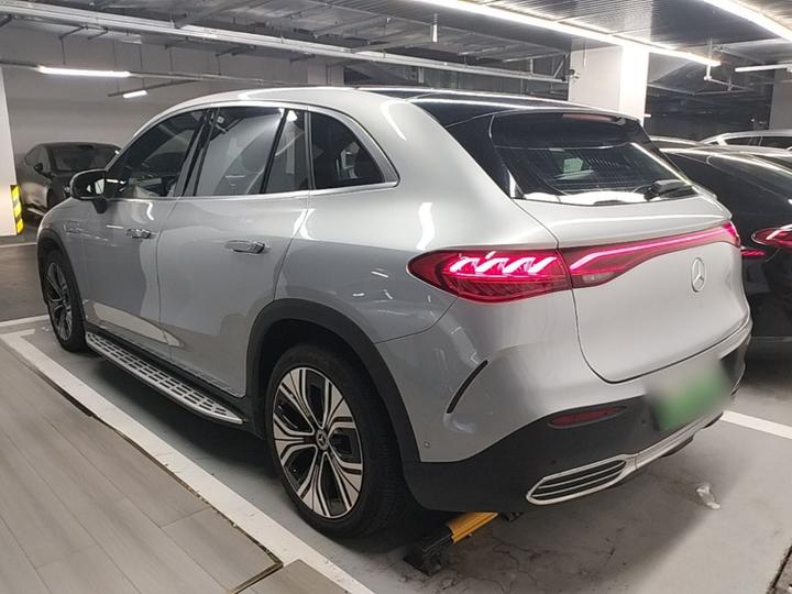 EQE SUV 2023 350 4MATIC Luxury photo 4