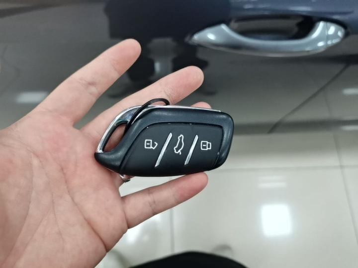 MG4 EV 2026 Facelift 437 photo 8