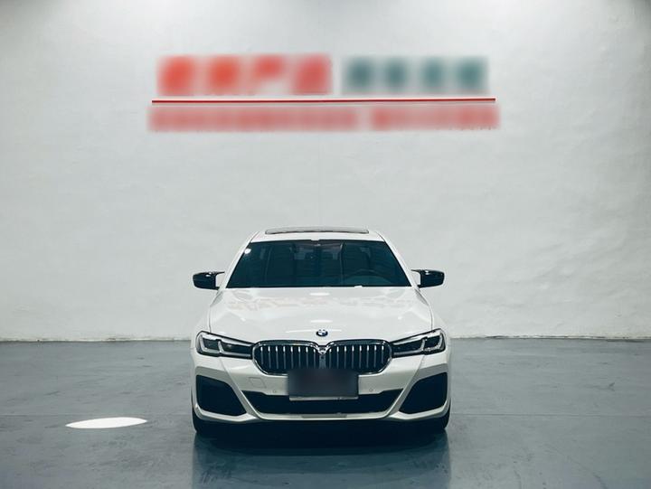5 Series 2023 530Li Leading Luxury photo 2