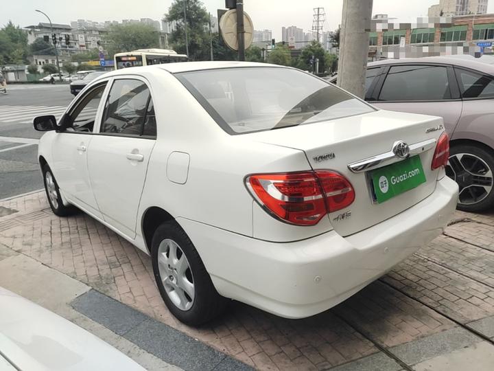 2013 1.6L AT Luxury photo 4