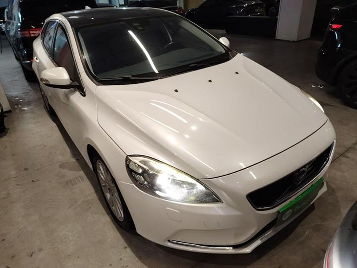 V40 2015 1.6T photo 3