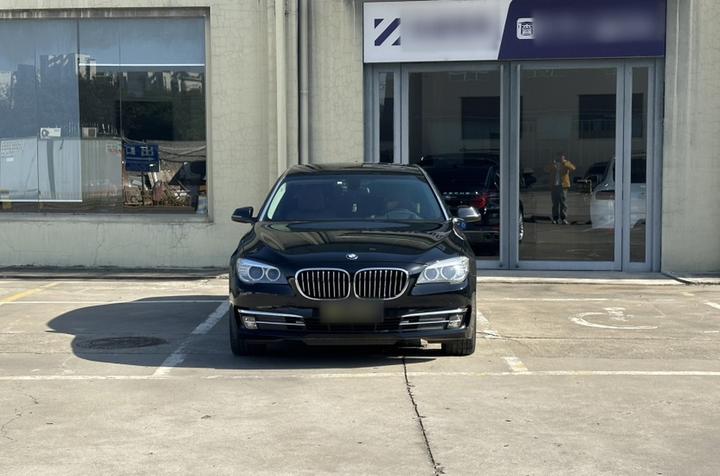 7 Series 2014 730Li photo 2