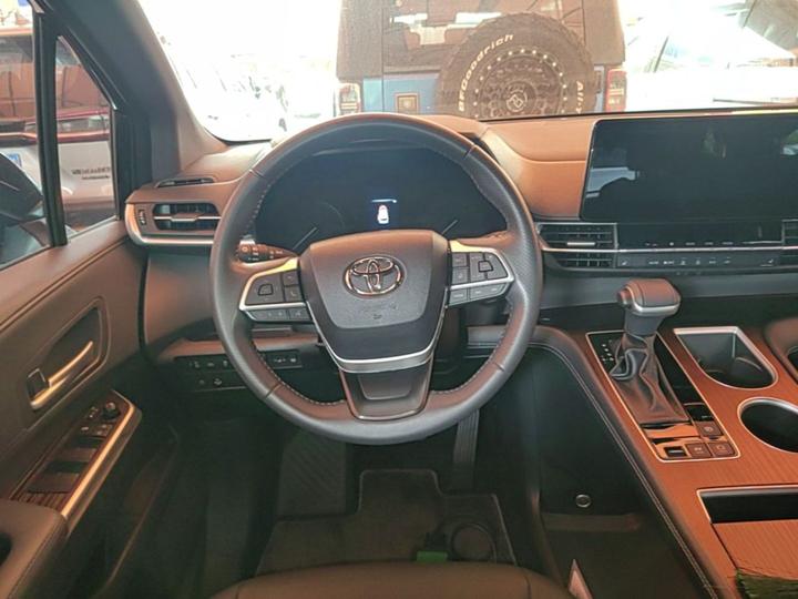 Sienna 2024 2.5L Hybrid AWD Luxury photo 6