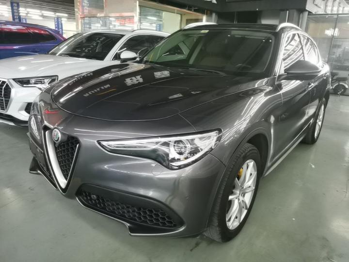 Alfa Romeo Stelvio 2017 2.0T 200HP Luxury