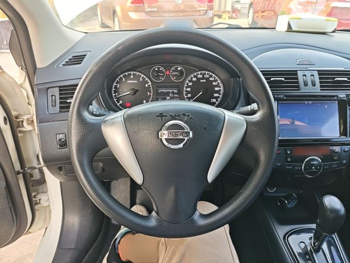 Tiida 2011 1.6L CVT Smart photo 6