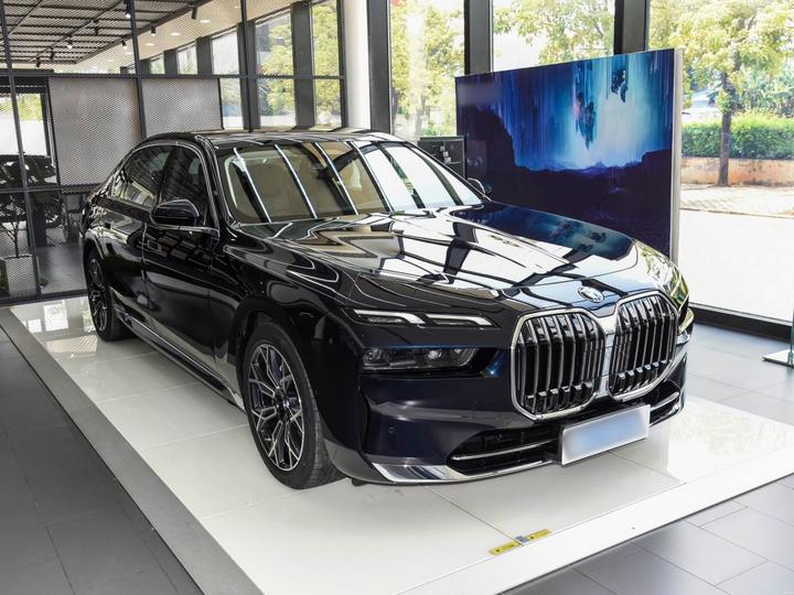7 Series 2026 Facelift 735Li Luxury photo 3