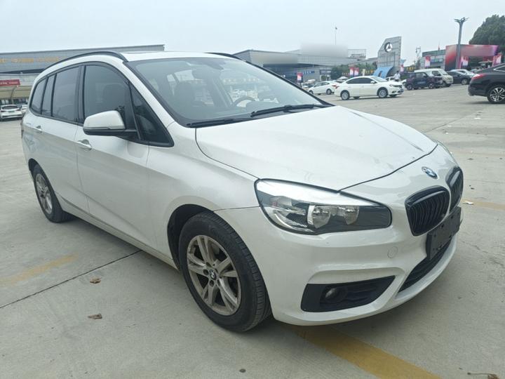2 Series Wagon 2015 218i Leading photo 3