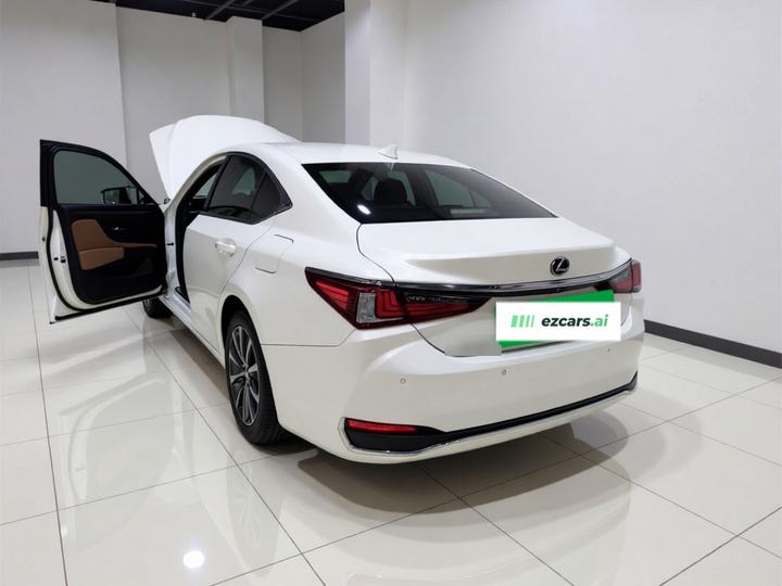ES 2020 200 Luxury photo 4