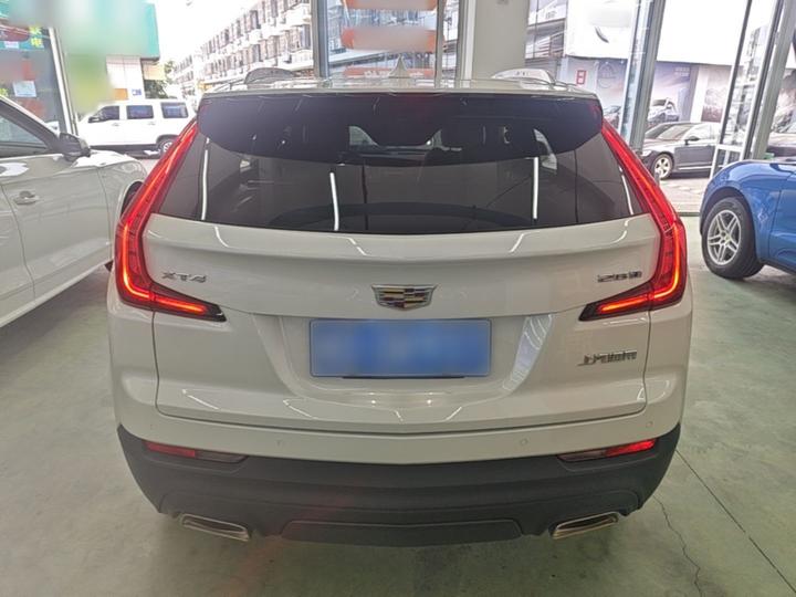 XT4 2022 28T RWD photo 3