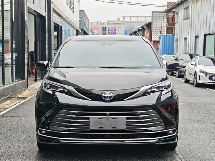 Sienna 2024 2.5L Hybrid Premium photo 2