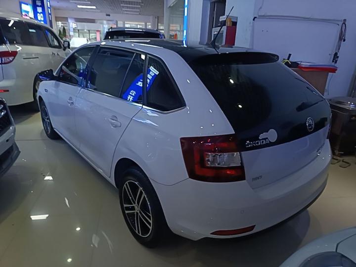Rapid Spaceback 2016 Facelift 1.6L AT photo 4