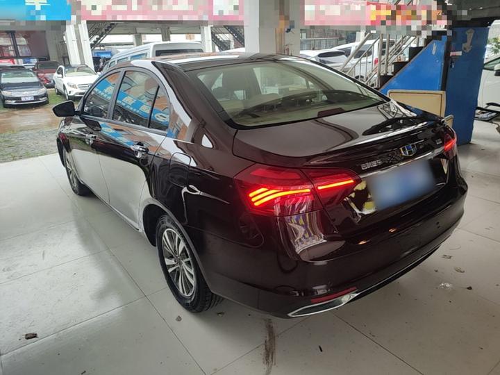 Emgrand 2018 1.5L CVT Luxury photo 4