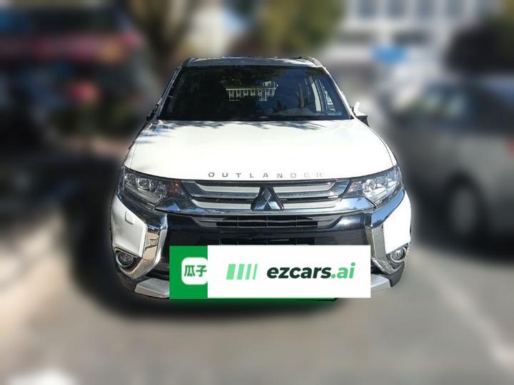 Outlander 2016 2.4L AWD Luxury 7-Seater photo 2
