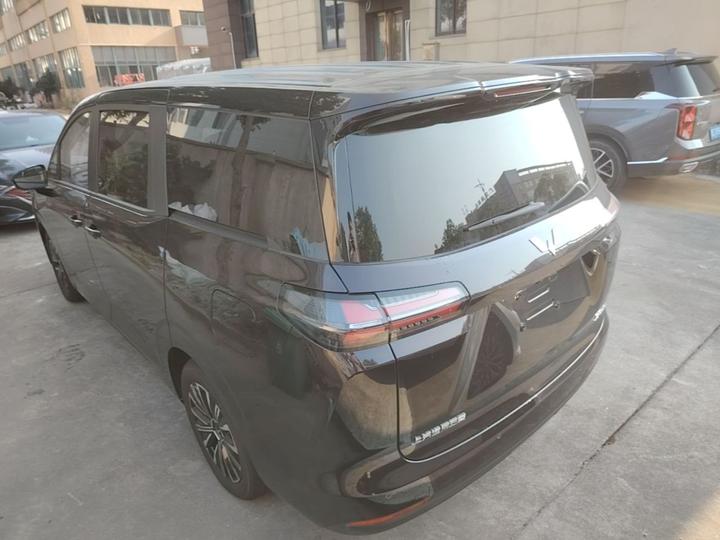 730 EV 2025 EV 500km Luxury photo 4