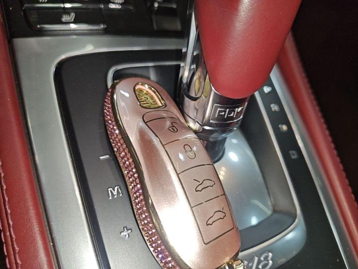 718 2020 Boxster 2.0T photo 8