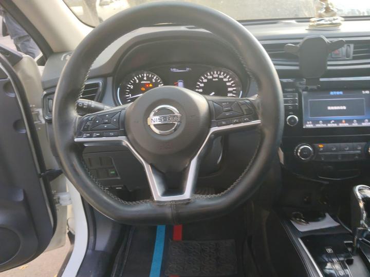 X-Trail 2017 2.0L CVT Comfort 2WD photo 3
