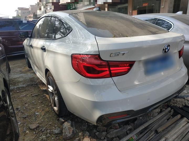 3 SeriesGT 2017 320i M Sport photo 4
