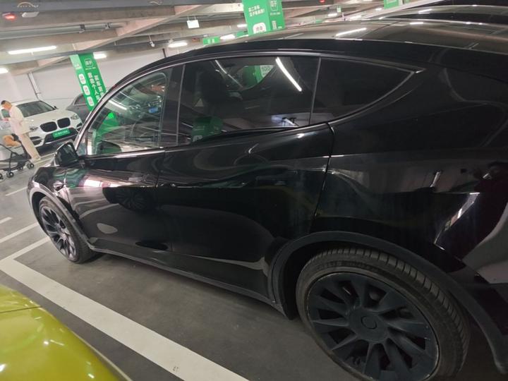 Model Y 2021 Standard Range RWD photo 3