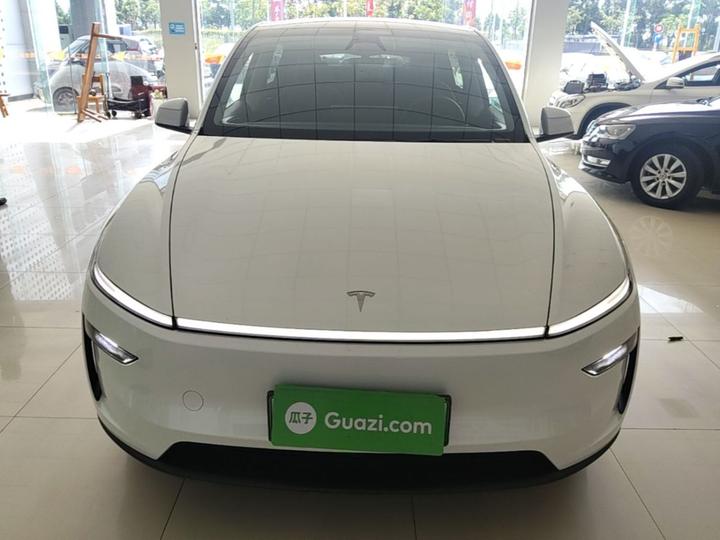 Model Y 2025 Long Range AWD Launch Edition photo 2