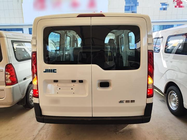 E 2025 41.86kwh Short Wheelbase photo 5