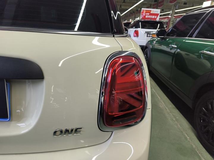 2022 1.5T ONE 5-Door PLUS photo 7