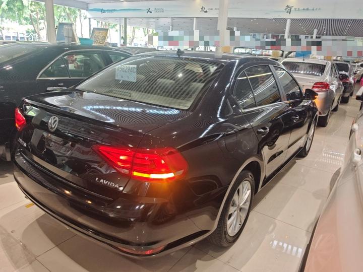 Lavida 2017 1.6L AT photo 4