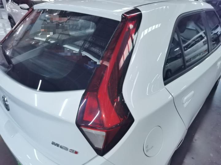 3 2017 1.5L AT Connected Elite photo 7