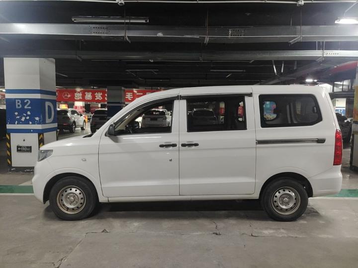 Wuling Hongguang V 2021 1.5L LAR photo 4