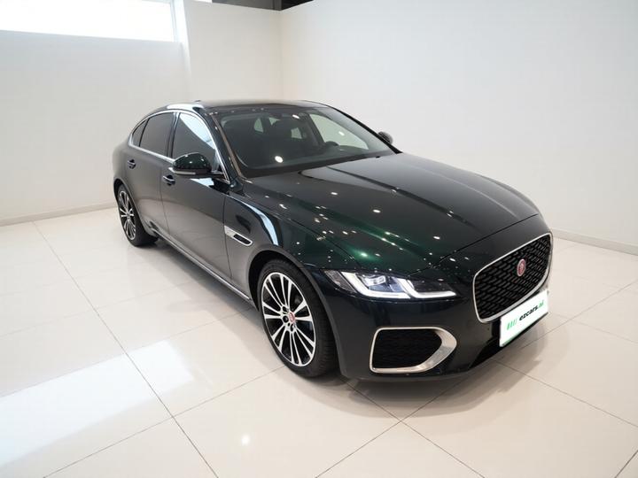 XFL 2024 2.0T P250 RWD Exclusive Luxury photo 3