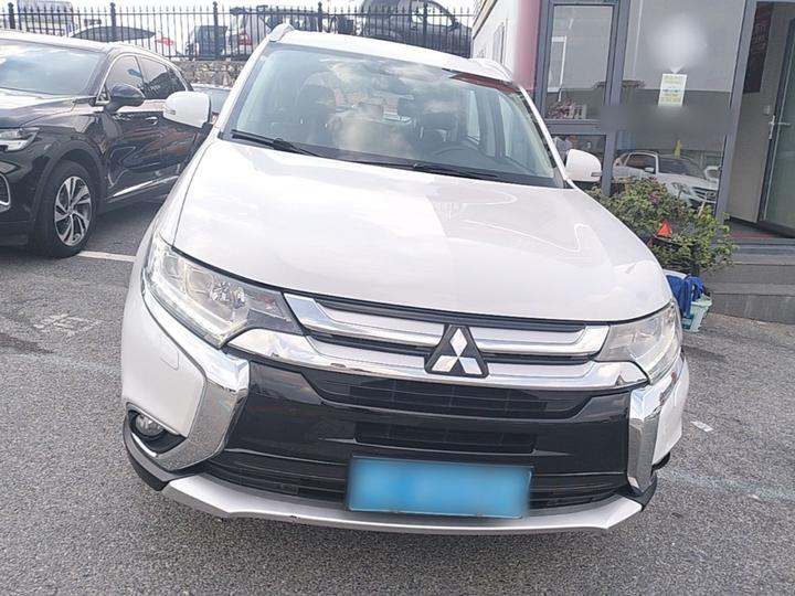 Outlander 2016 2.4L AWD Elite 5-Seater photo 2