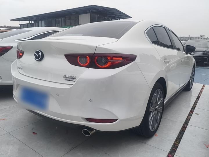 3 Axela 2023 2.0L AT photo 4