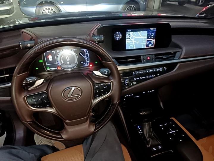 ES 2018 300h Exclusive China V photo 5