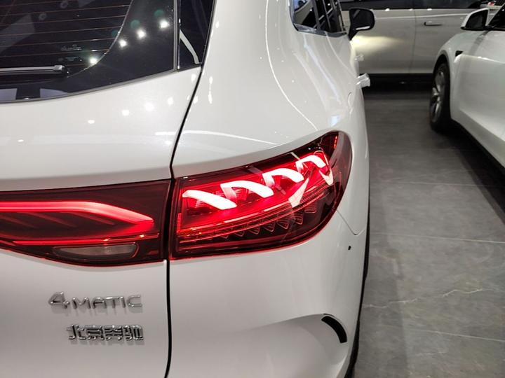 EQE SUV 2023 350 4MATIC Luxury photo 7