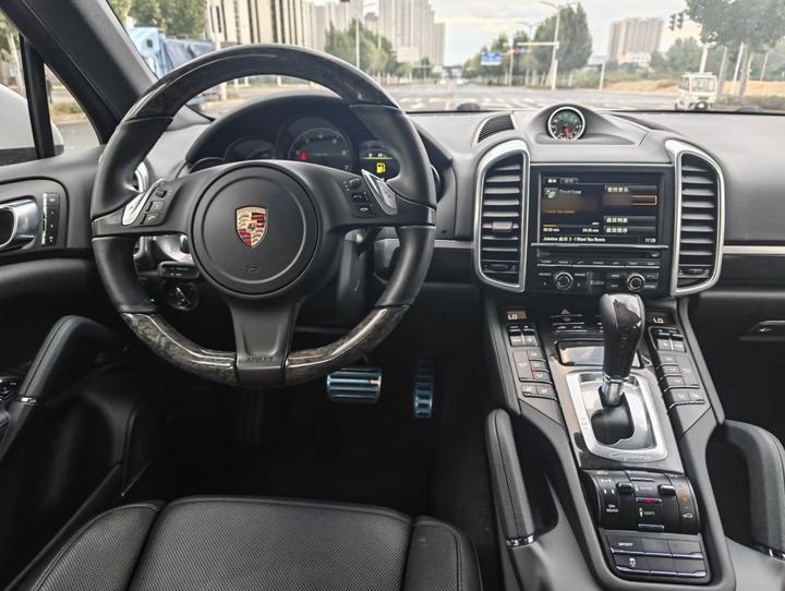 2014 Cayenne Platinum Edition 3.0T photo 3