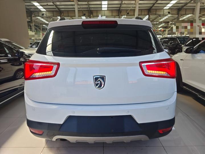 560 2015 1.8L MT Elite photo 3