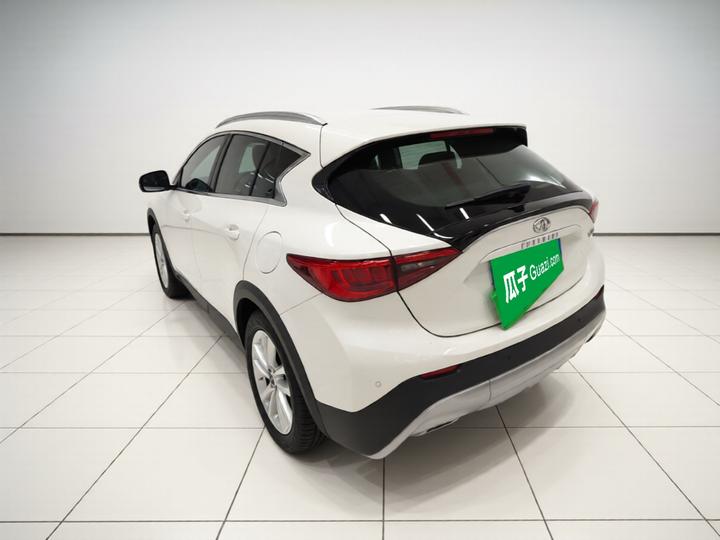 QX30 2017 1.6T RWD Sport photo 4