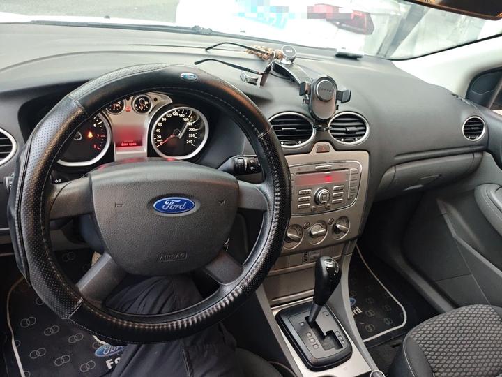 Focus 2013 Hatchback Classic 1.8L AT Anniversary Edition photo 5