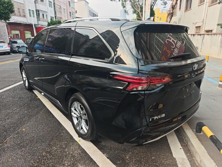 Sienna 2021 2.5L Hybrid Platinum photo 4