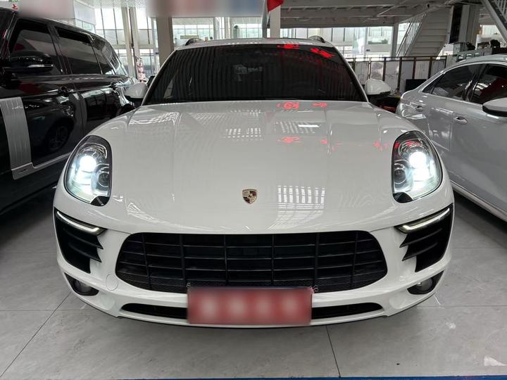 2017 Macan 2.0T photo 2