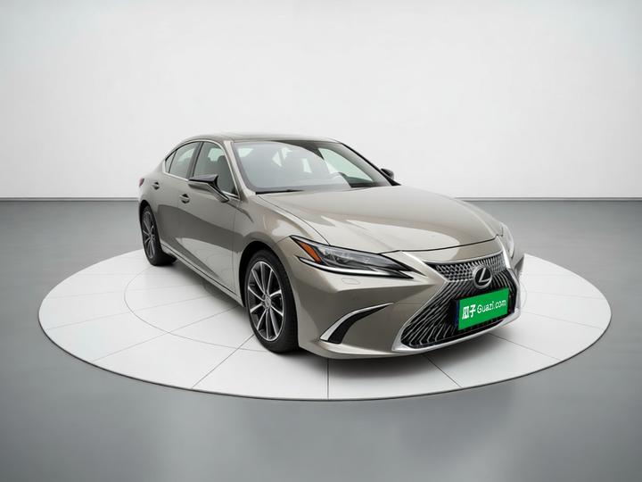 ES 2022 300h Exclusive photo 3