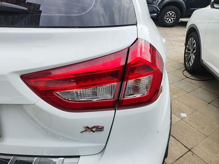 Vision X3 2017 1.5L AT Premium photo 7