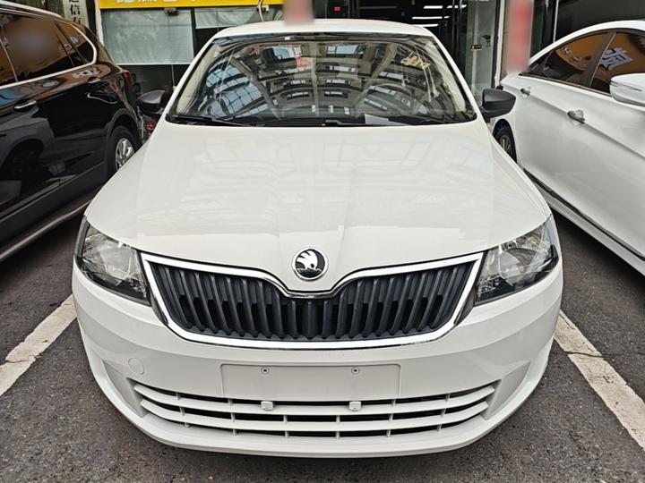 Rapid 2016 1.6L AT photo 2