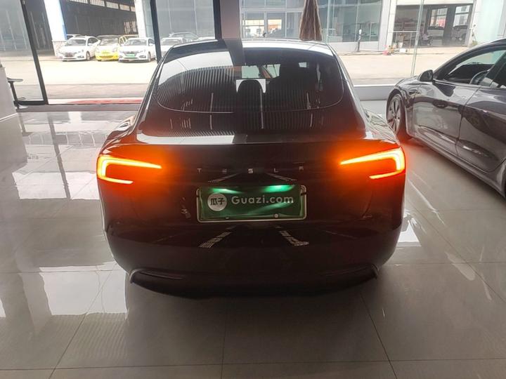 Model 3 2025 RWD photo 5