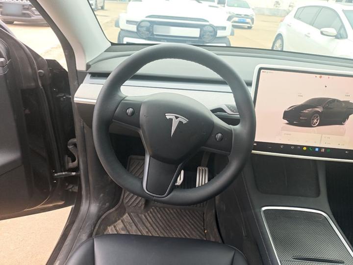 Model Y 2022 RWD photo 2